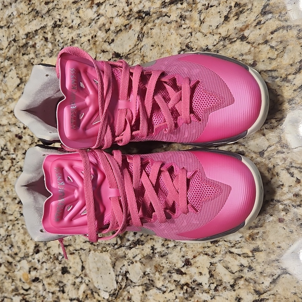 Womens/Mens Nike Hyperquickness size 12.womens, 10.5 mens